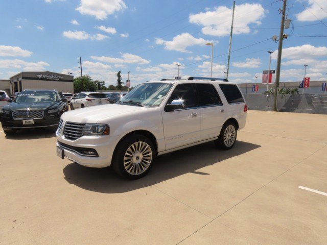 Used 2016 Lincoln Navigator Select RWD image 2