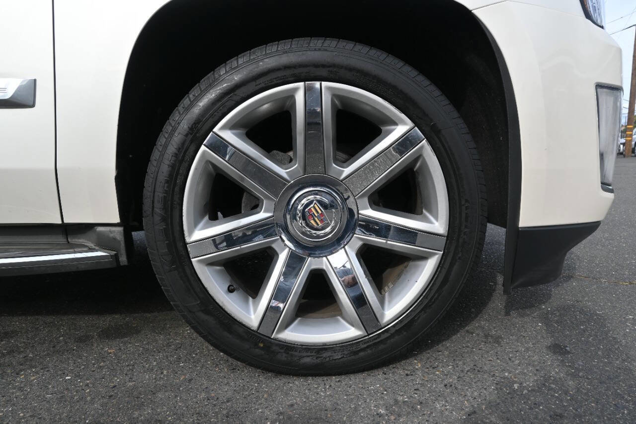 Used 2015 Cadillac Escalade Luxury RWD image 28
