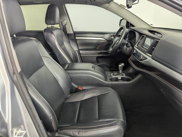 Used 2015 Toyota Highlander XLE image 23