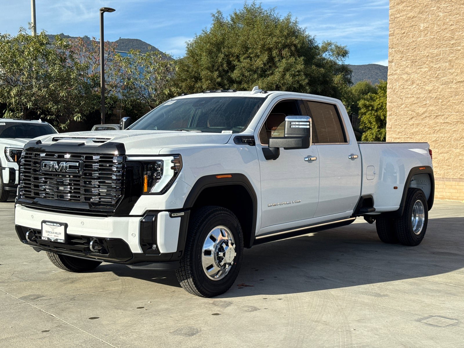 New 2026 GMC Sierra 3500 Denali Ultimate w/ LPO, Black Badging Package image 4