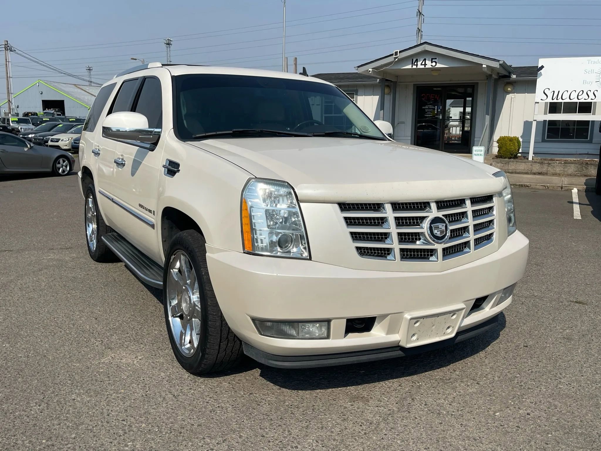 Used 2007 Cadillac Escalade AWD w/ Climate Package image 1