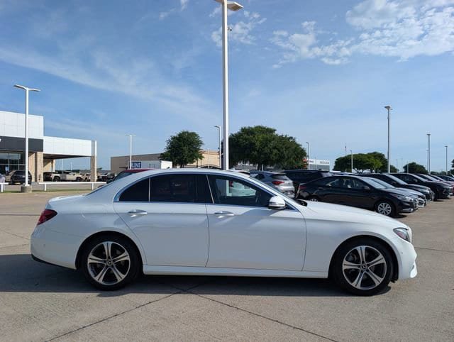 Used 2018 Mercedes-Benz E 300 4MATIC image 3