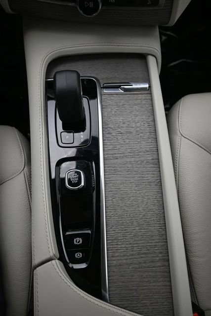 Used 2023 Volvo XC90 B6 Plus w/ Protection Package Premier AWD/4WD image 11