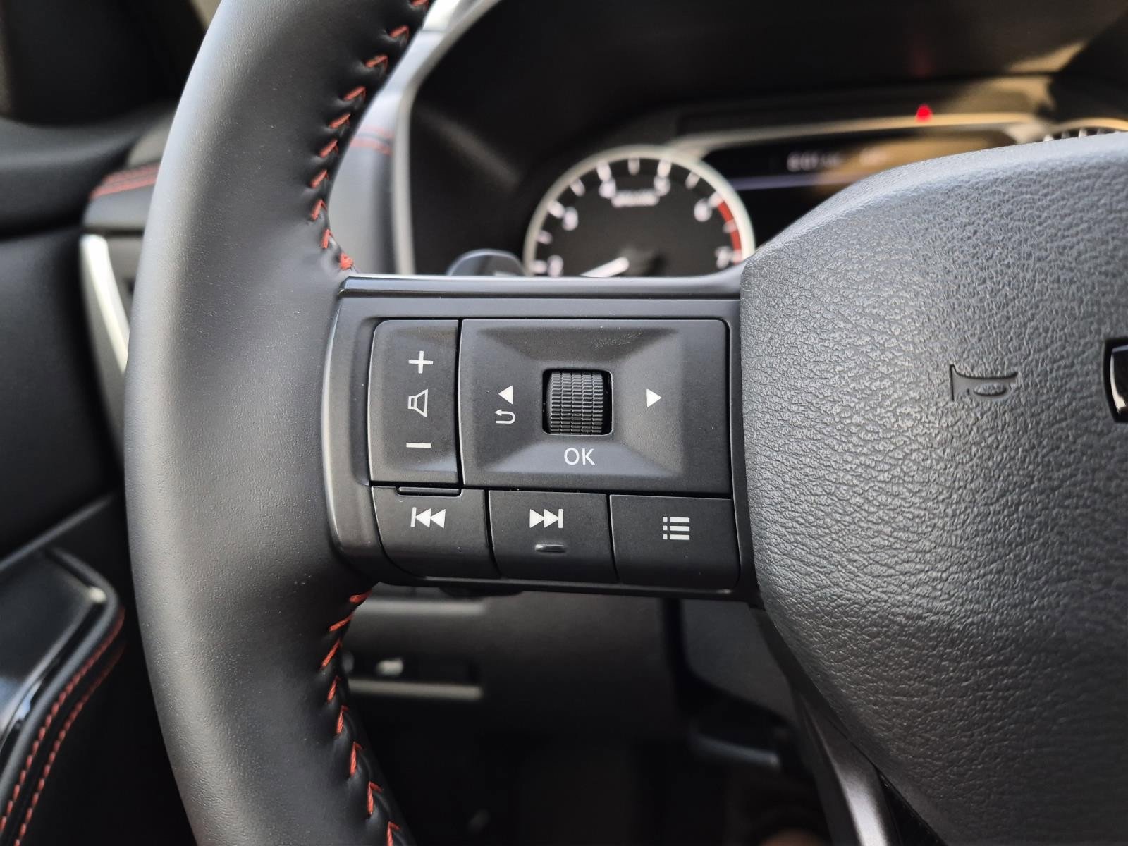 Used 2025 Nissan Rogue SV w/ Rock Creek Premium Package image 19