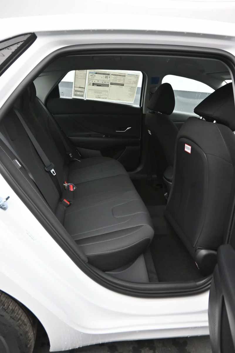 New 2026 Hyundai Elantra SE FWD image 12