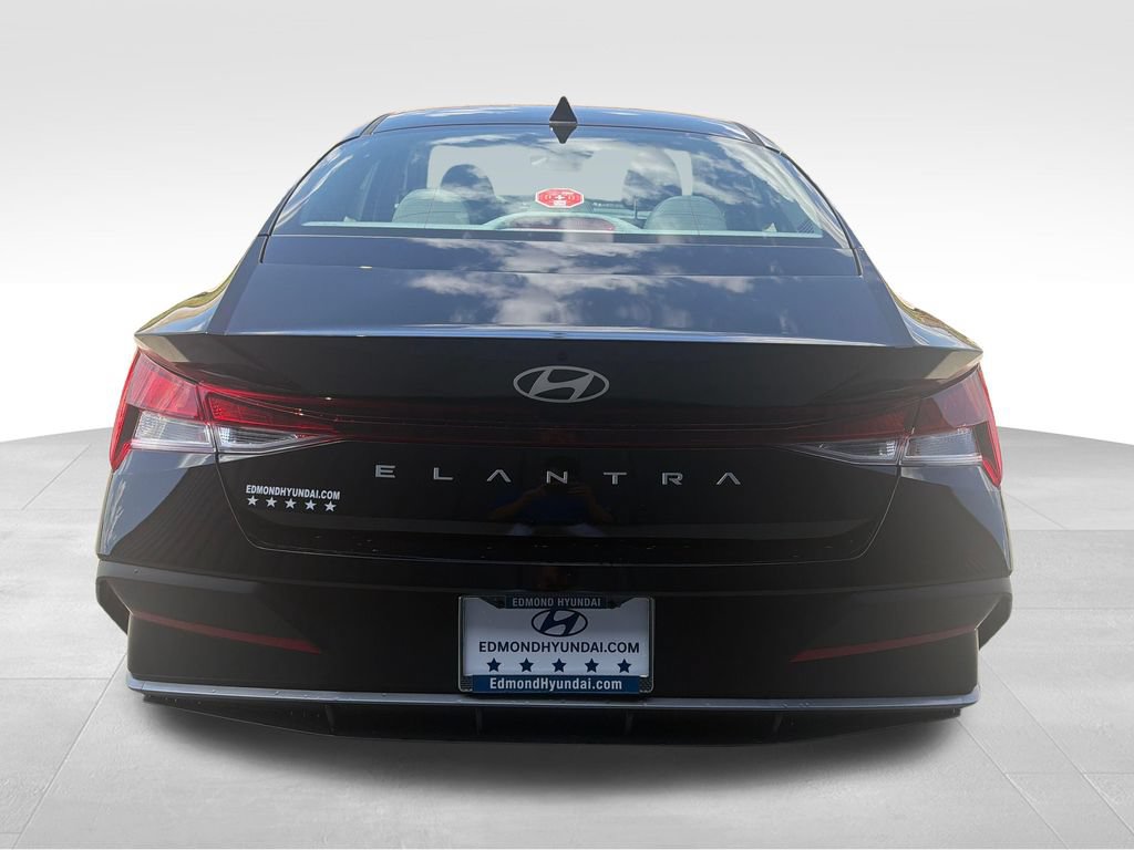New 2026 Hyundai Elantra SE FWD image 5