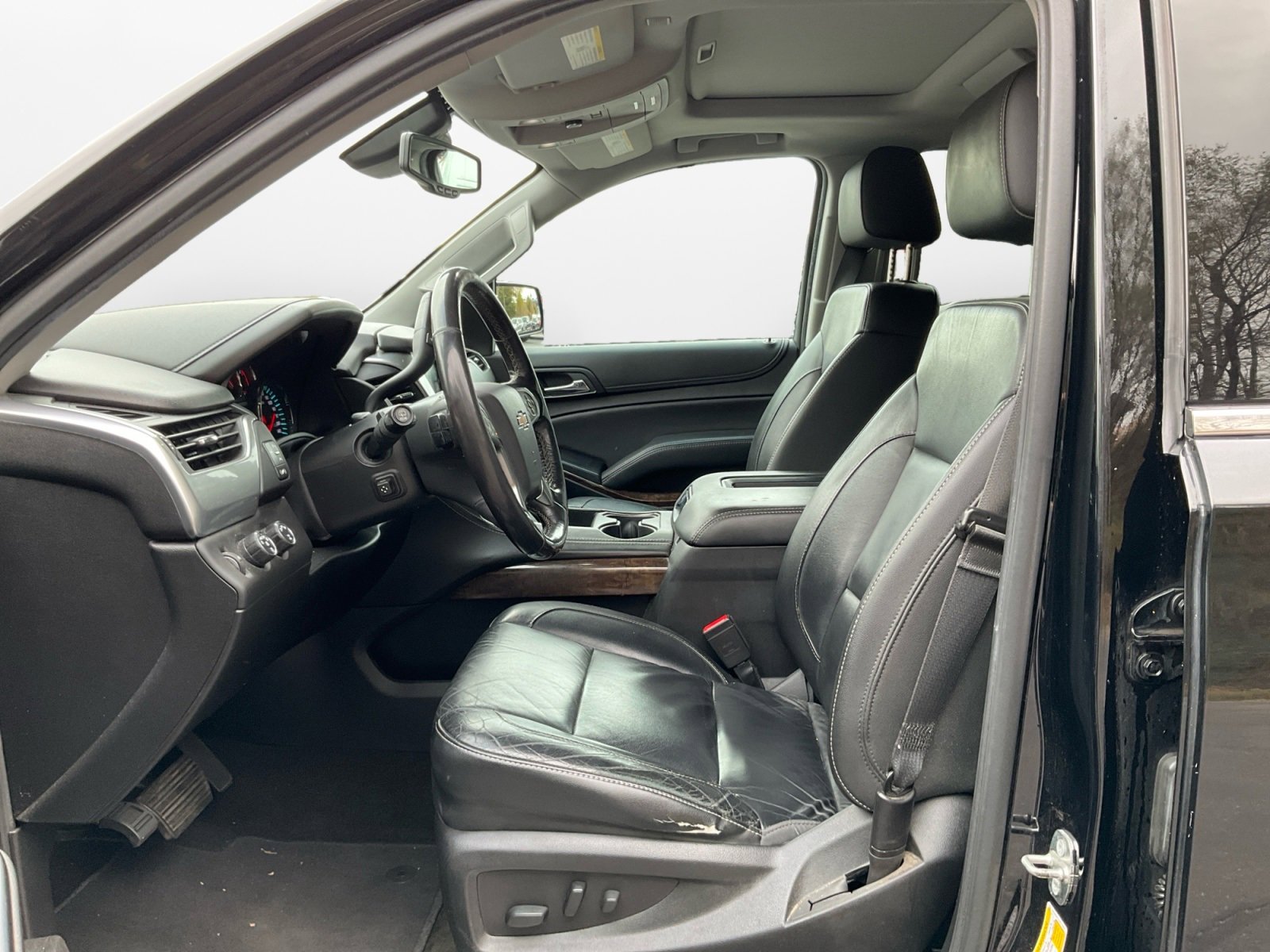 Used 2018 Chevrolet Suburban LT image 9