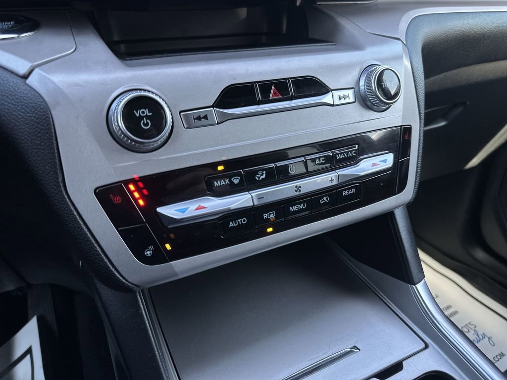 Used 2023 Ford Explorer XLT w/ Equipment Group 202A image 18