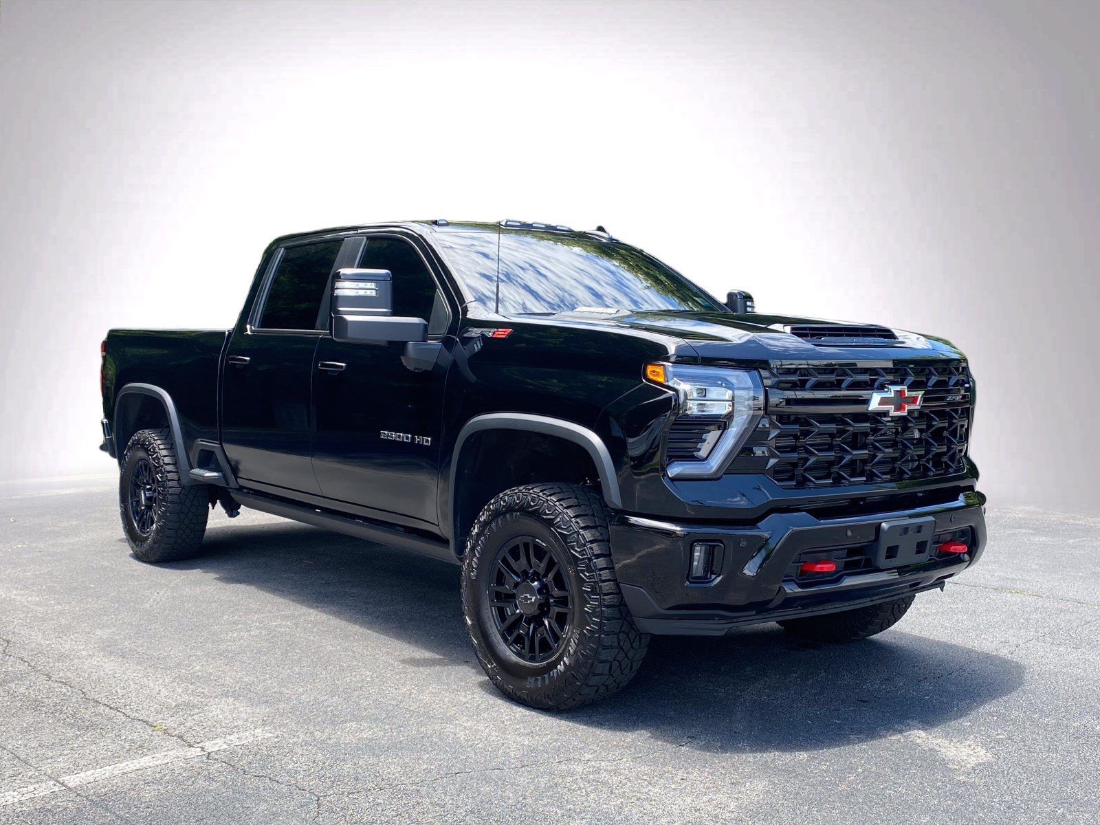 Used 2025 Chevrolet Silverado 2500 ZR2 w/ Technology Package AWD/4WD image 2