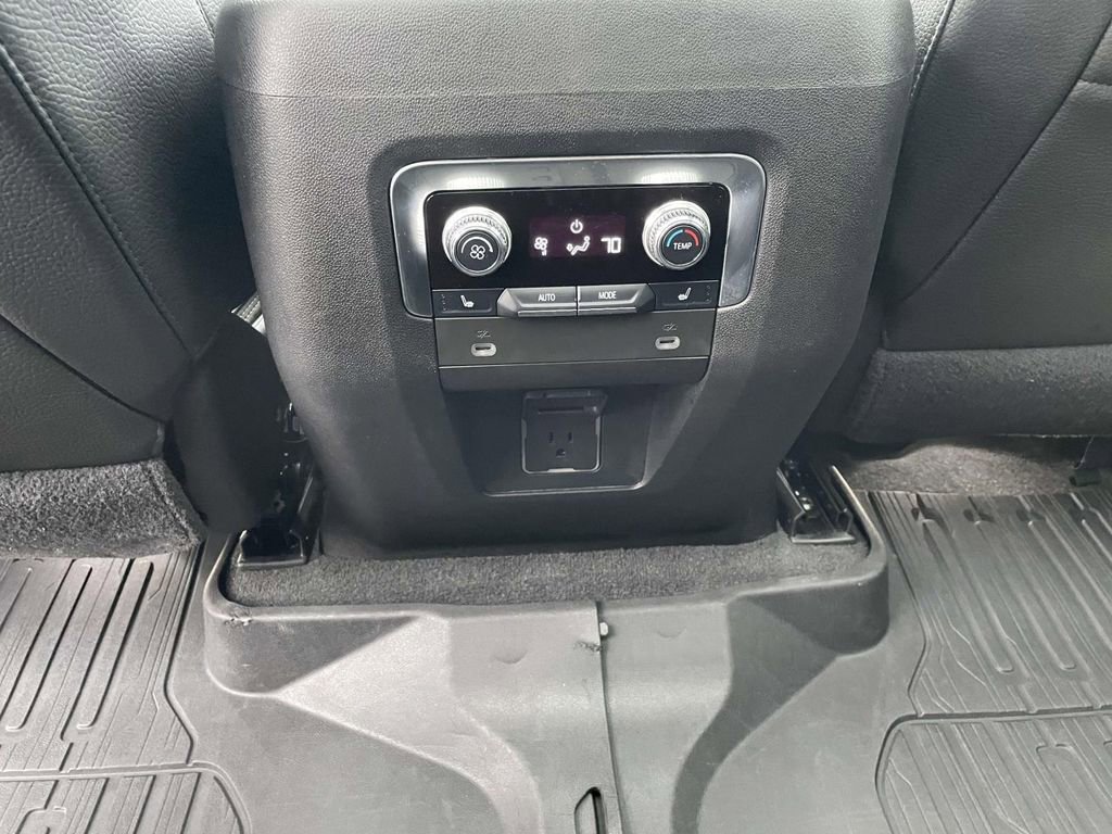Used 2021 GMC Yukon Denali w/ Denali Premium Package image 14