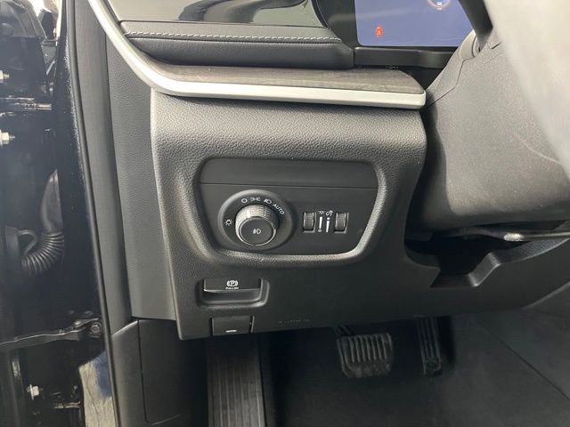 Used 2024 Jeep Grand Cherokee Limited w/ Black Appearance Package image 18