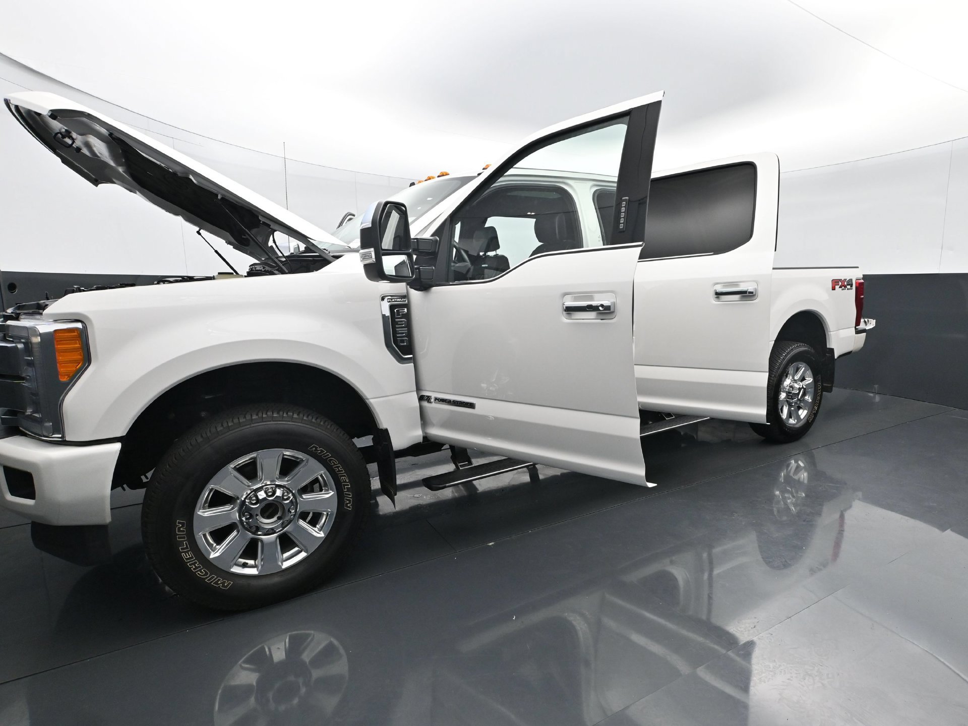 Used 2019 Ford F350 Platinum w/ Platinum Ultimate Package AWD/4WD image 31