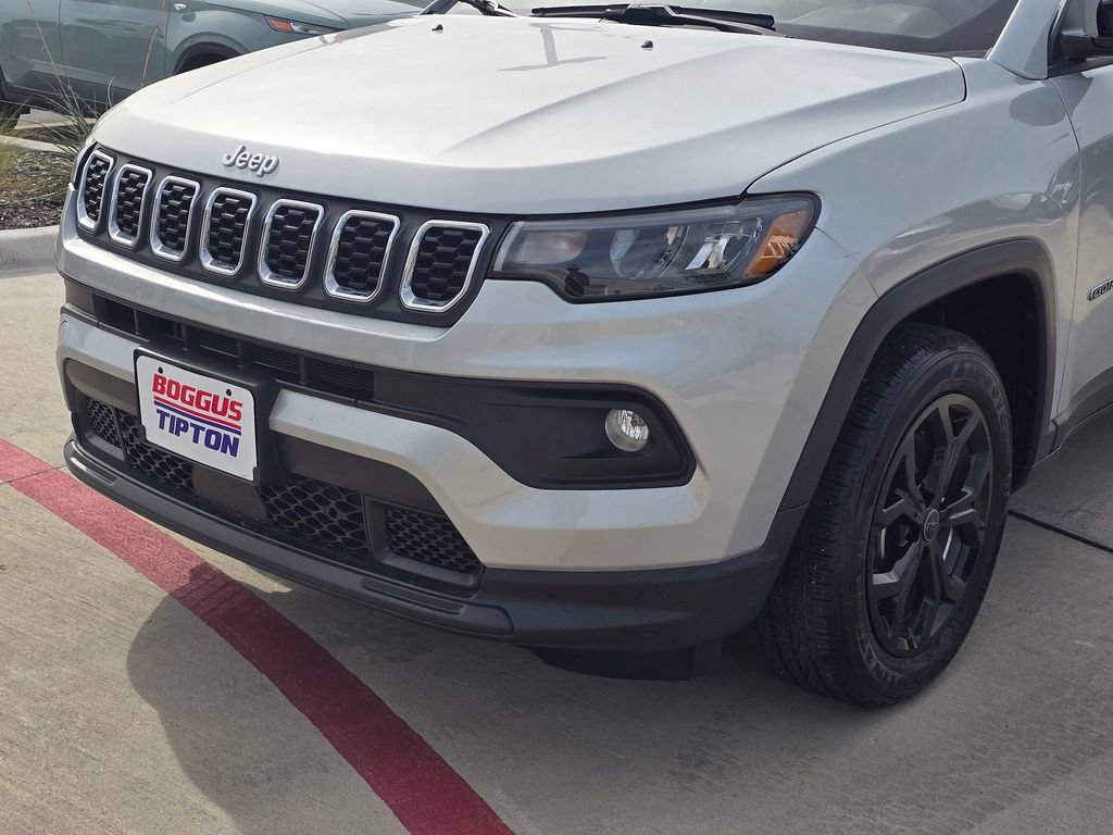 Used 2025 Jeep Compass Latitude AWD/4WD image 8