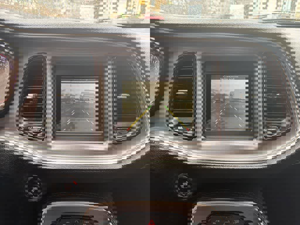 Used 2019 Dodge Challenger SXT image 28