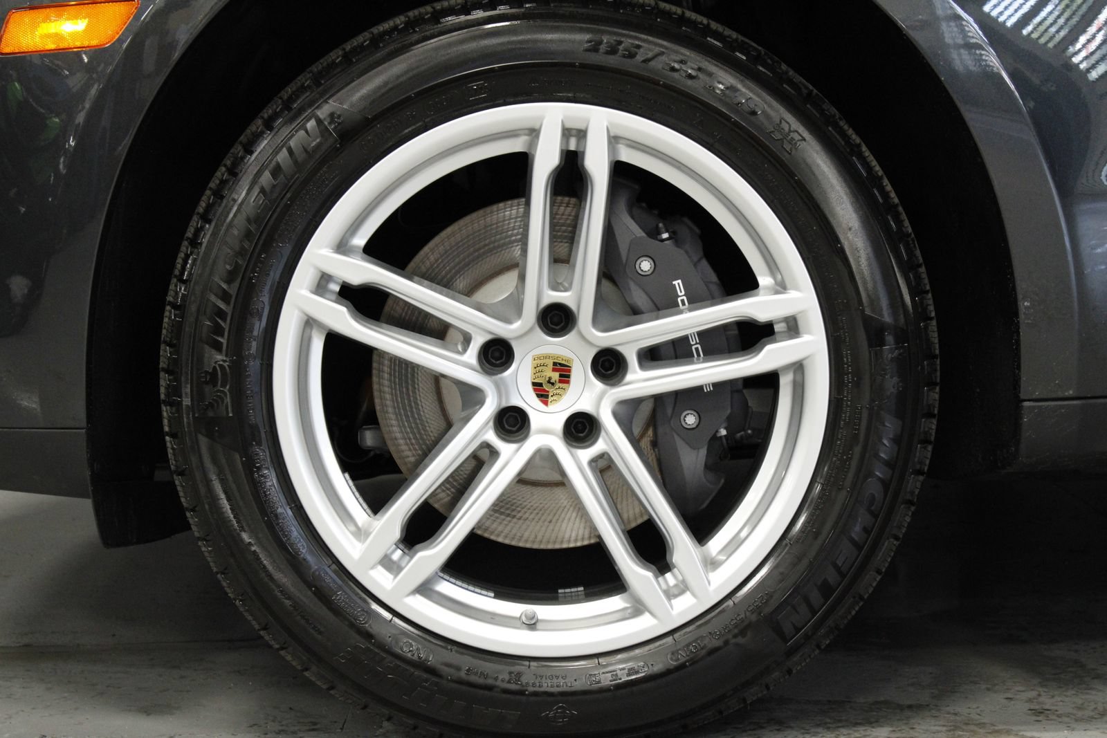 Certified 2025 Porsche Macan AWD/4WD image 9