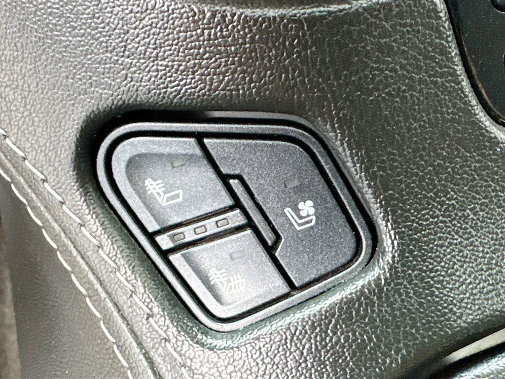 Used 2018 GMC Yukon Denali w/ Open Road Package image 42