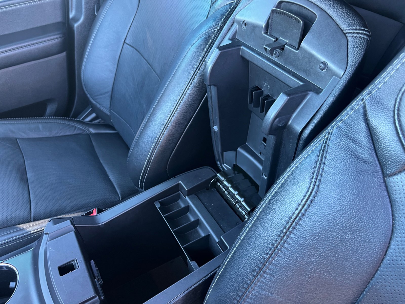 Used 2018 Ford Explorer Limited w/ Ford Safe & Smart Package image 15