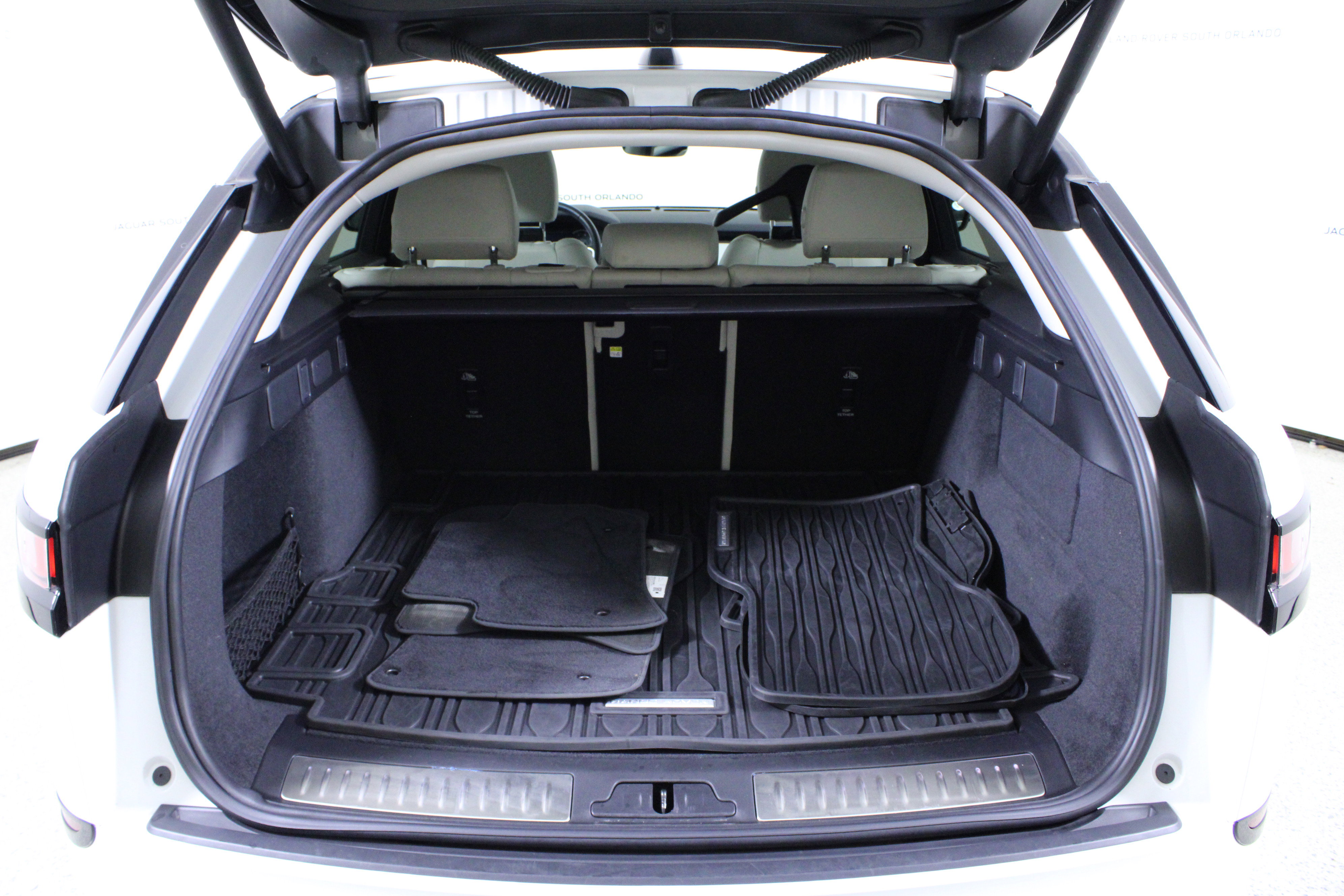 Used 2023 Land Rover Range Rover Velar R-Dynamic S image 10