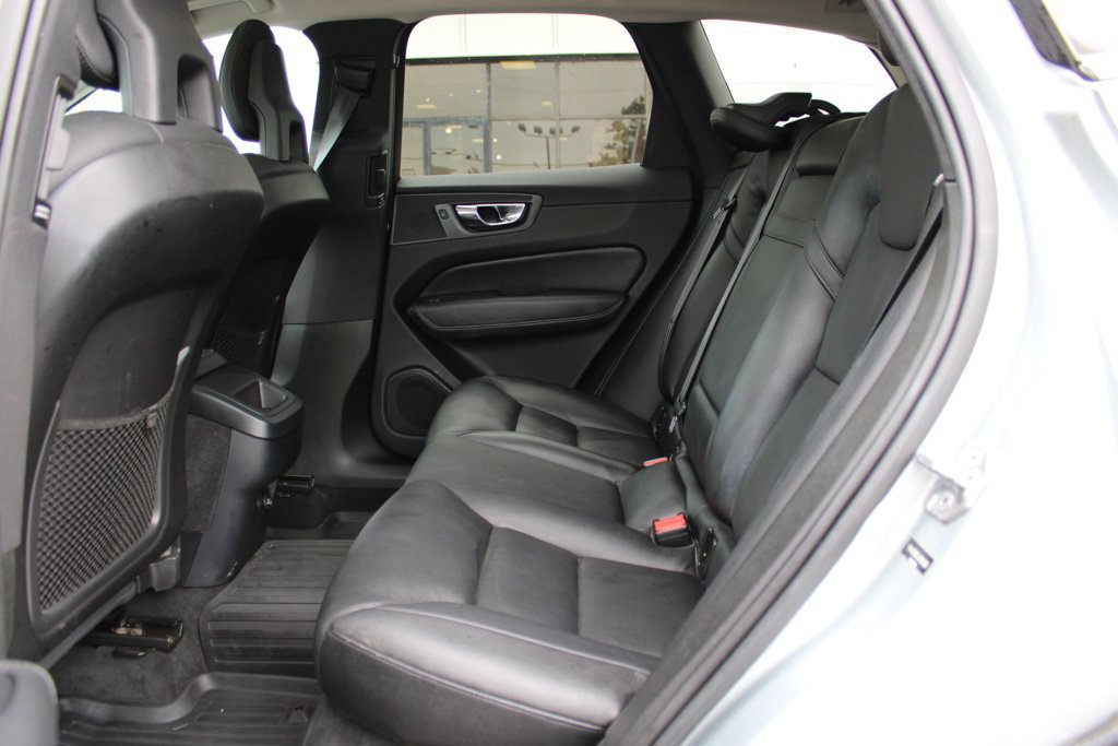 Used 2018 Volvo XC60 T6 Momentum w/ Advanced Package AWD/4WD image 10