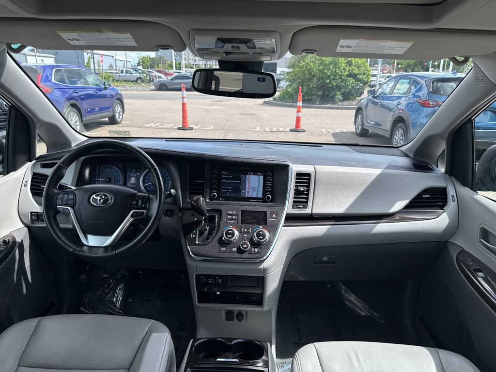 Used 2018 Toyota Sienna XLE Premium AWD/4WD image 11