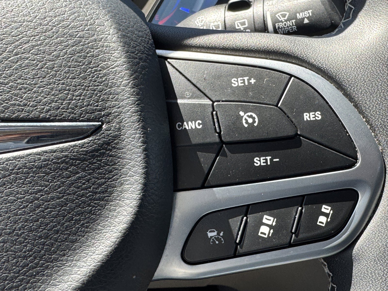 Used 2024 Chrysler Pacifica Limited FWD image 22