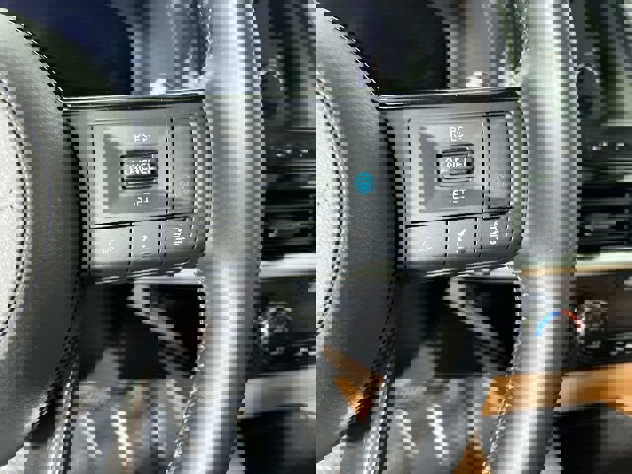 Used 2024 Nissan Pathfinder Platinum image 17