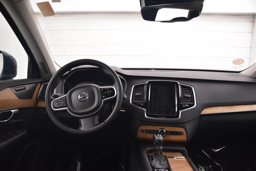 Used 2022 Volvo XC90 T6 Momentum w/ Advanced Package image 23