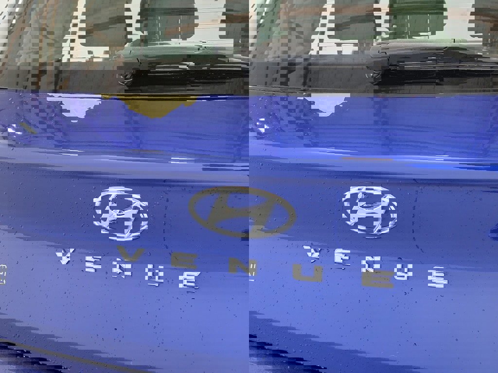 Used 2021 Hyundai Venue SE image 10