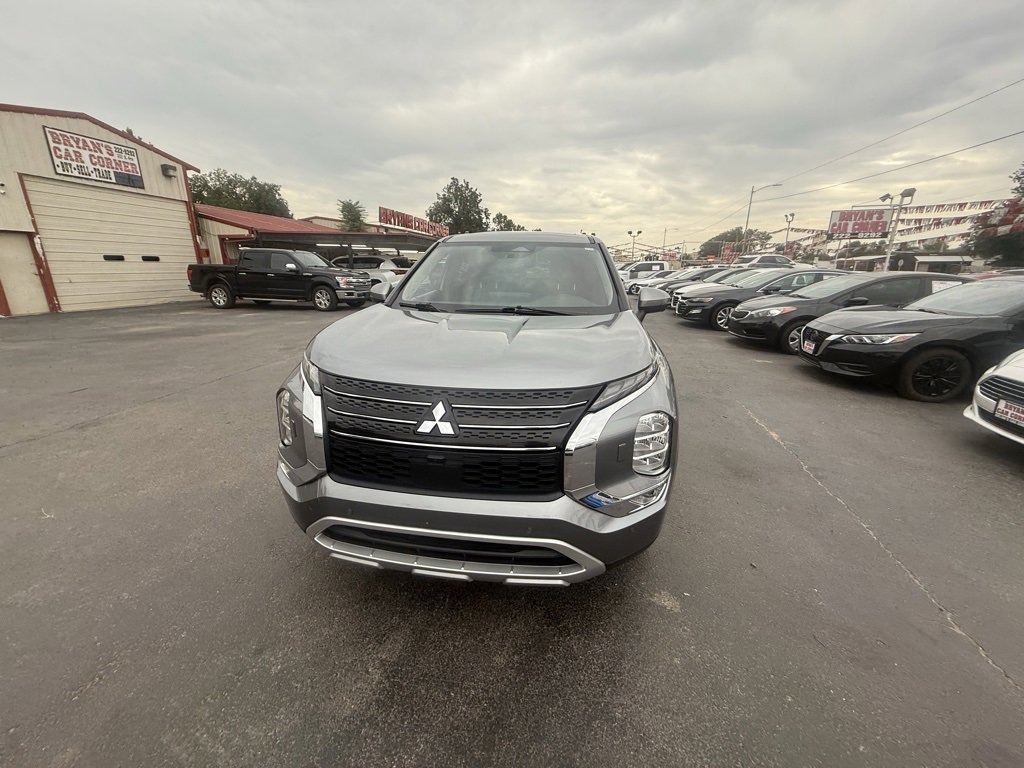 Used 2024 Mitsubishi Outlander AWD image 5