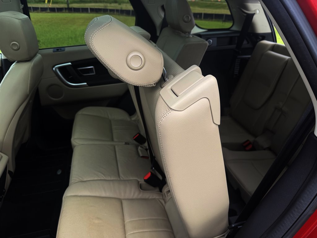 Used 2018 Land Rover Discovery Sport HSE AWD/4WD image 23