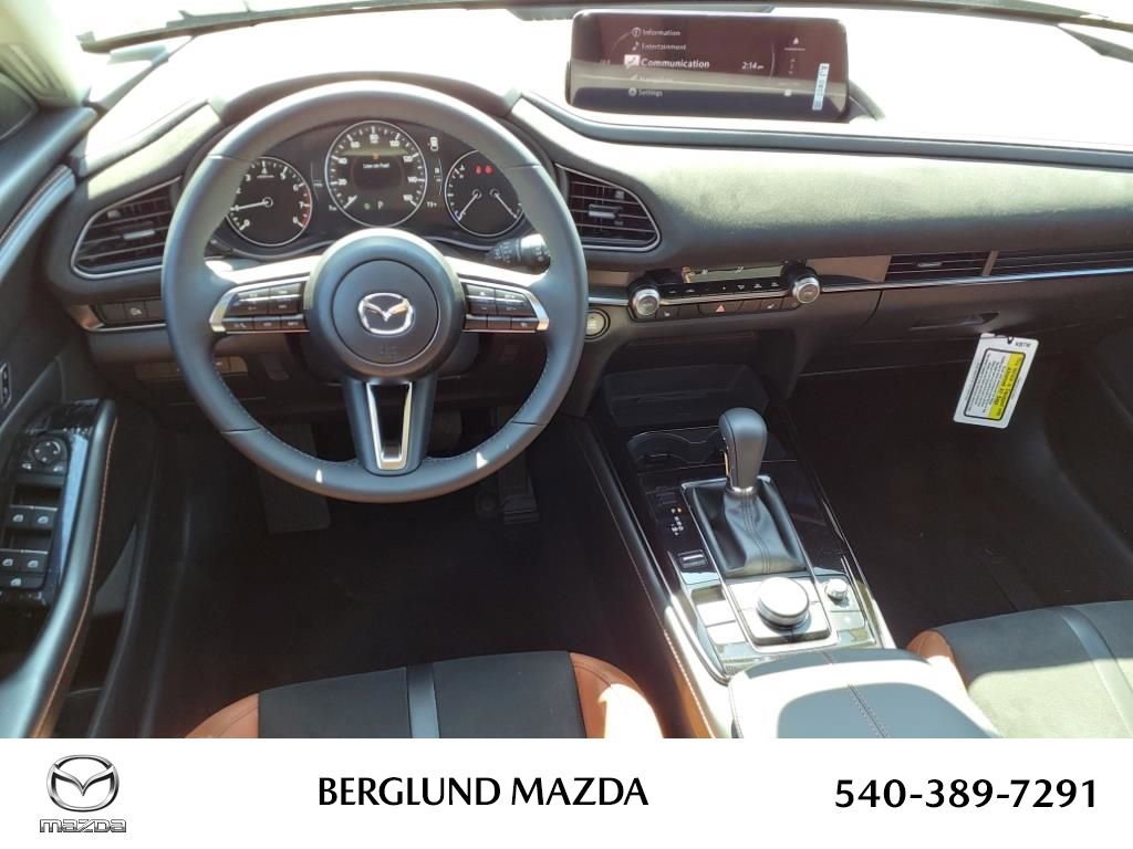New 2025 MAZDA CX-30 Carbon image 9
