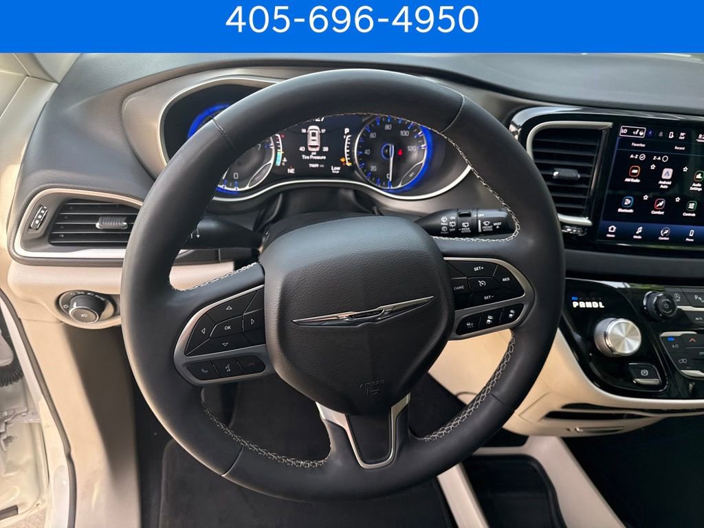 Used 2022 Chrysler Pacifica Touring-L image 24