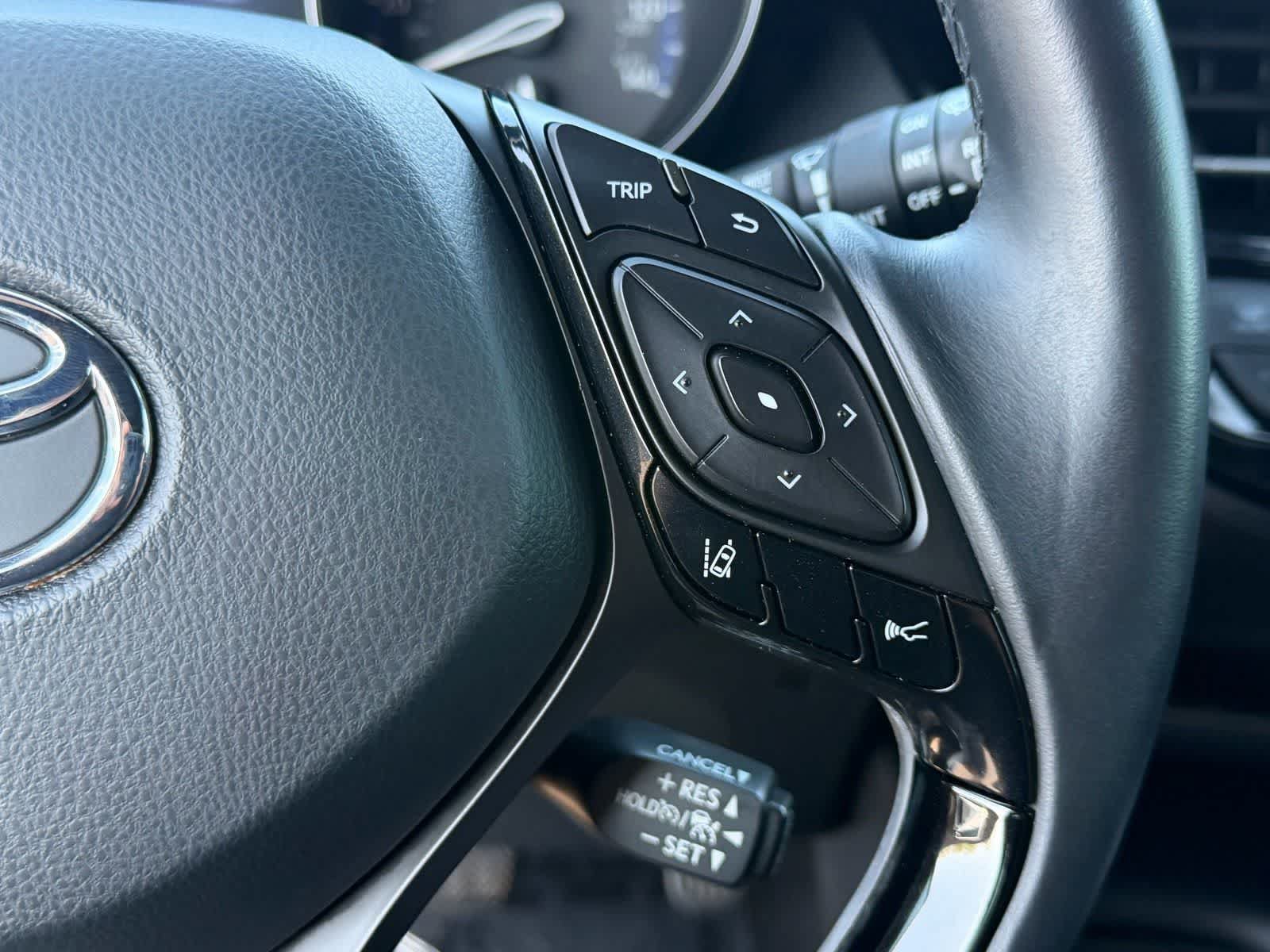 Used 2018 Toyota C-HR XLE FWD image 34