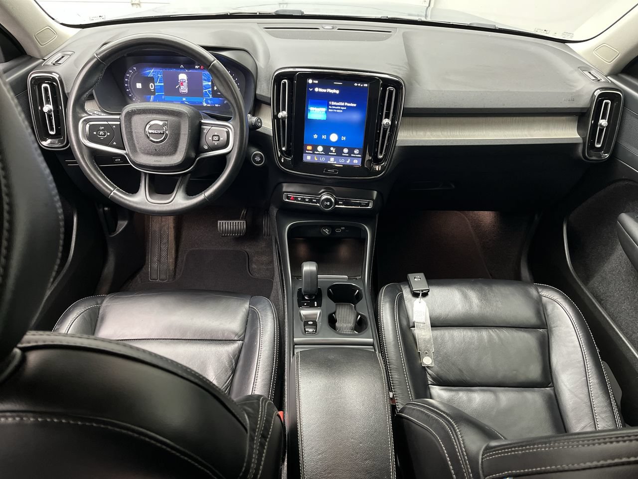 Used 2023 Volvo XC40 B5 Core AWD/4WD image 4