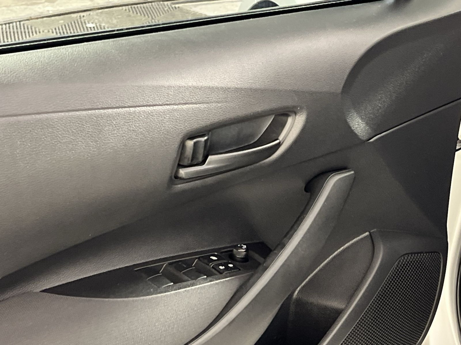 Used 2025 Toyota Corolla LE FWD image 15