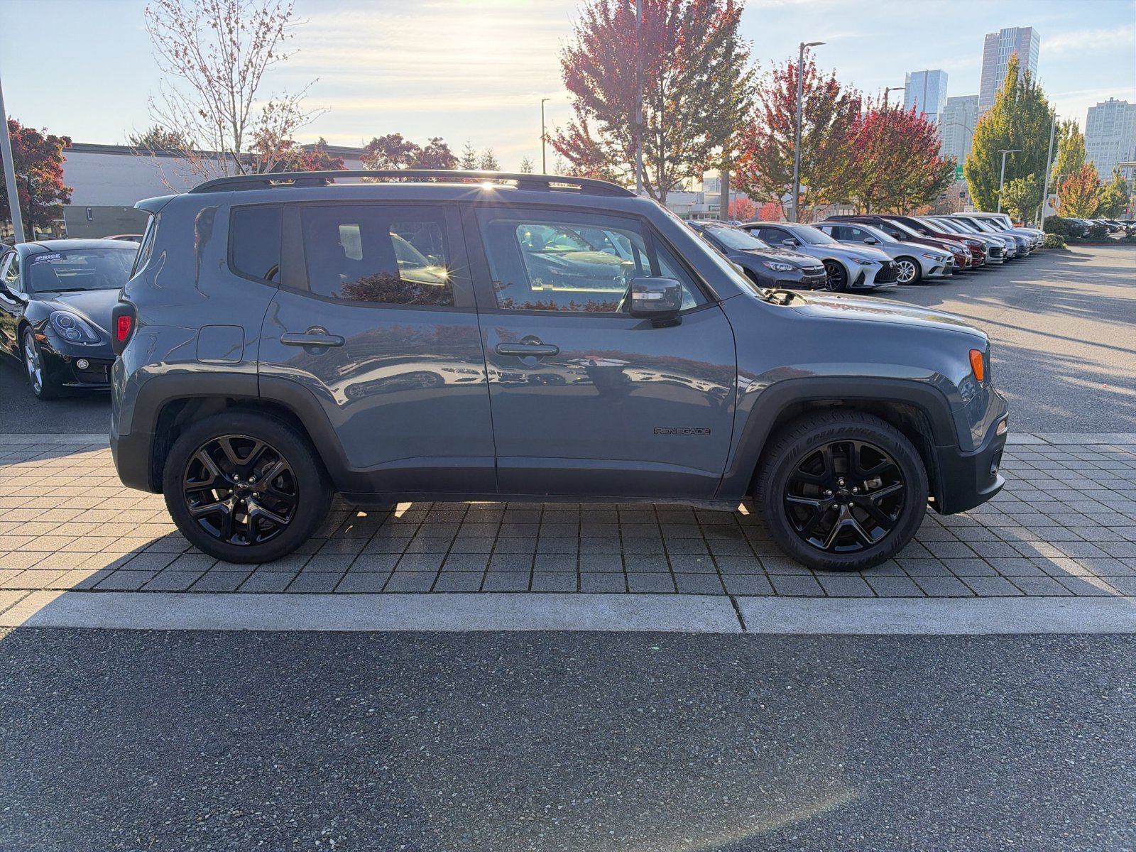 Used 2017 Jeep Renegade Altitude FWD image 5