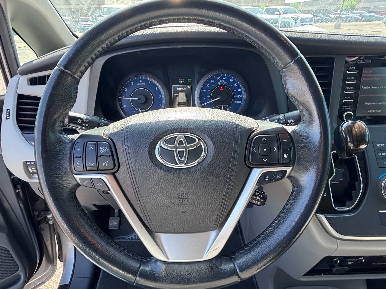 Used 2020 Toyota Sienna XLE w/ XLE Navigation Package FWD image 18