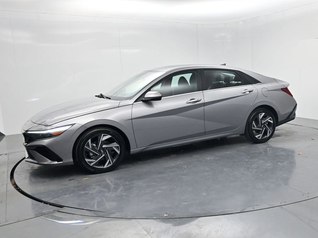 Used 2025 Hyundai Elantra SEL image 4