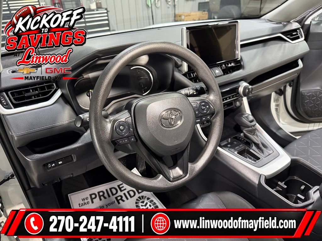 Used 2025 Toyota RAV4 XLE FWD image 13