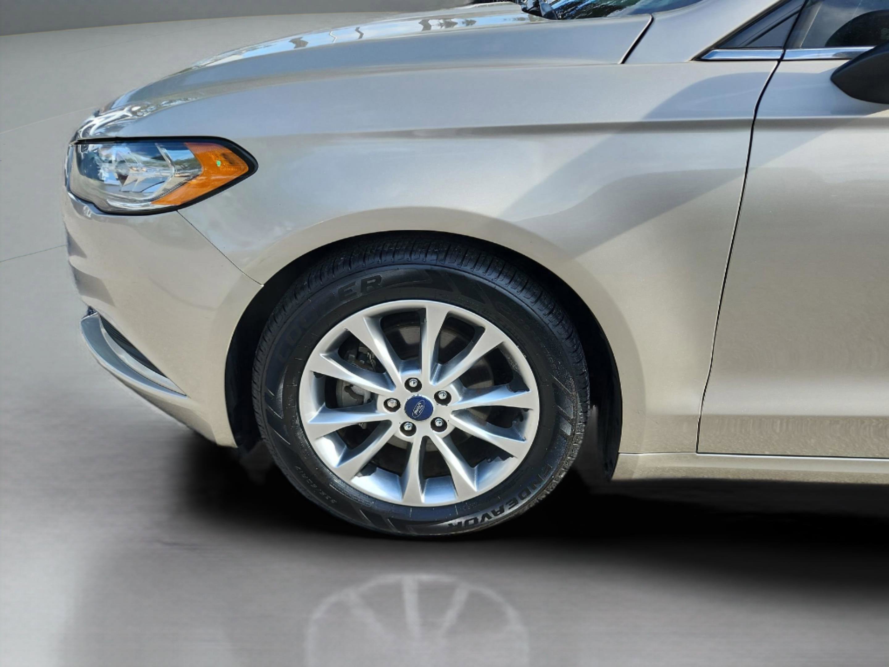 Used 2017 Ford Fusion SE image 25