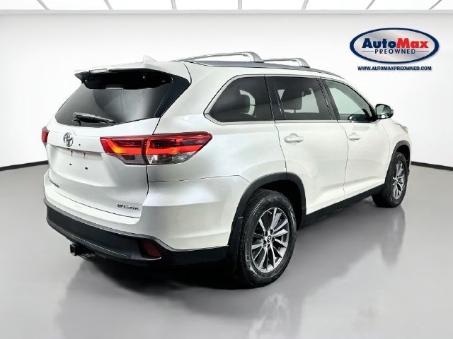 Used 2019 Toyota Highlander XLE AWD/4WD image 2
