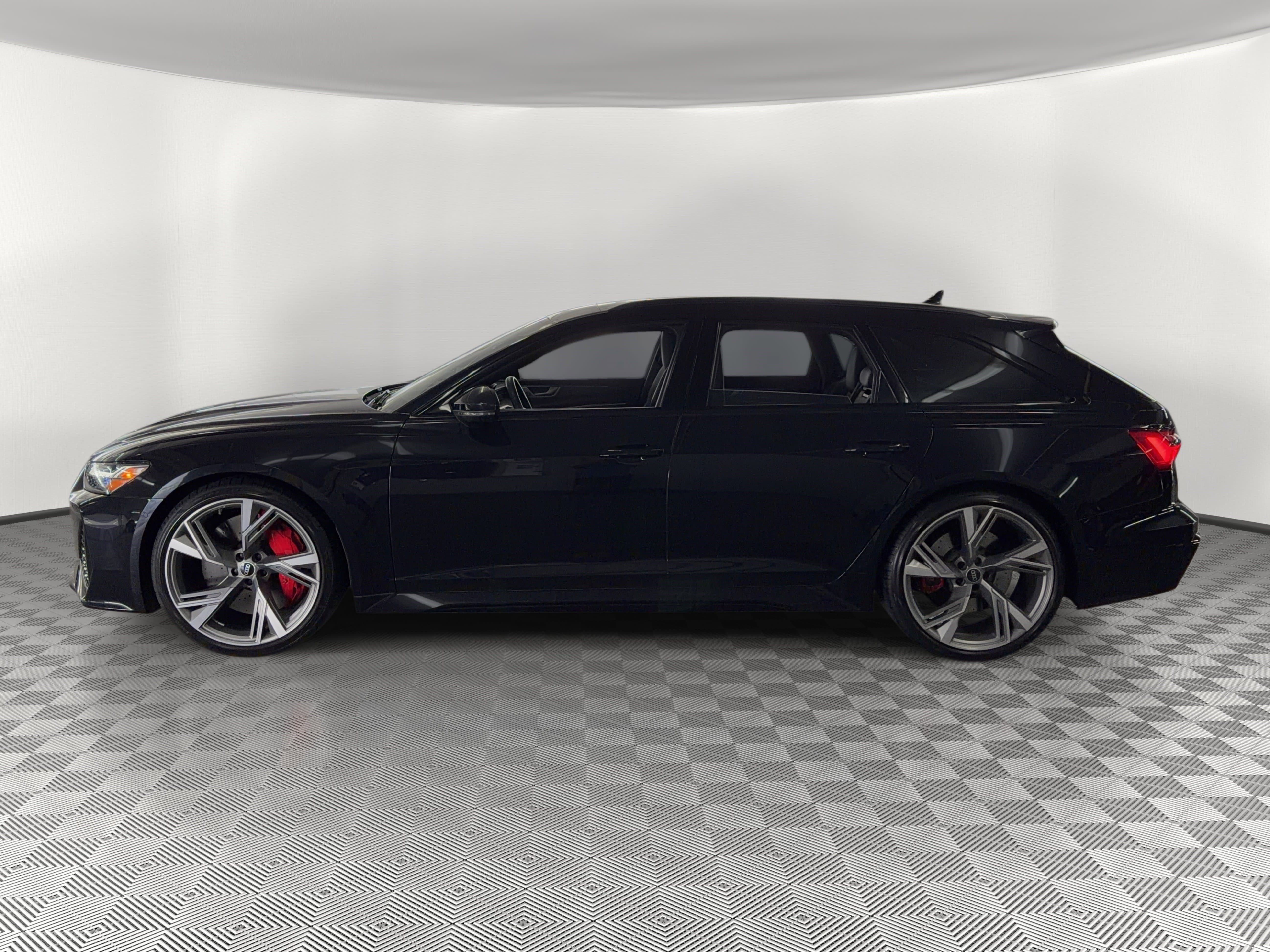 Used 2021 Audi RS 6 AWD/4WD image 2