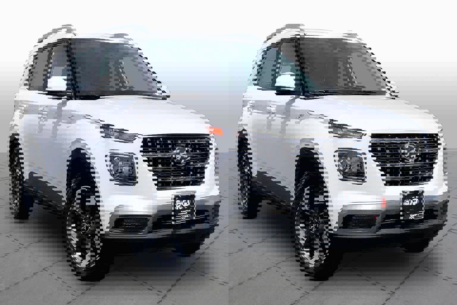 Used 2025 Hyundai Venue SEL FWD image 3