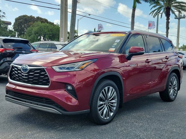Certified 2021 Toyota Highlander Platinum AWD/4WD image 2