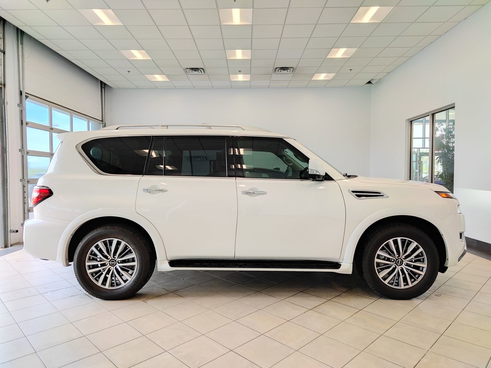 Used 2024 Nissan Armada SL w/ Captain's Chairs Package image 2