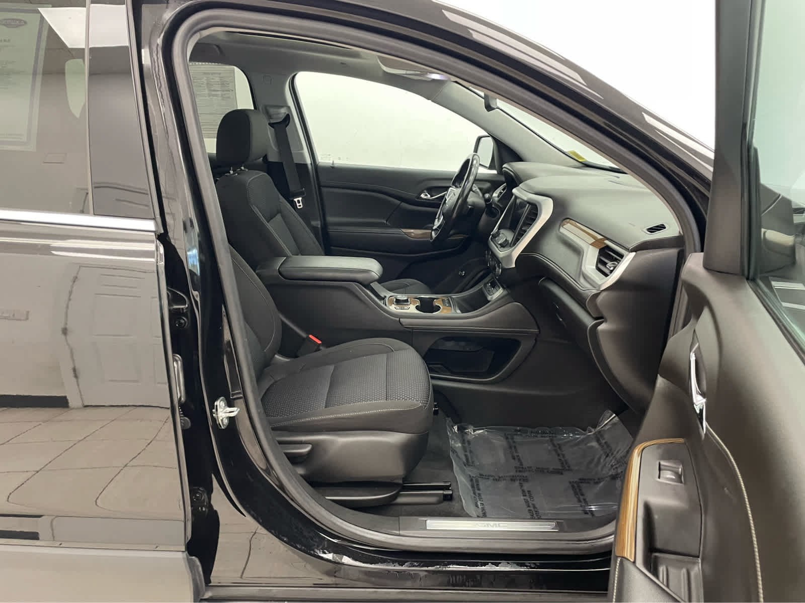 Used 2020 GMC Acadia SLE w/ Driver Convenience Package AWD/4WD image 13