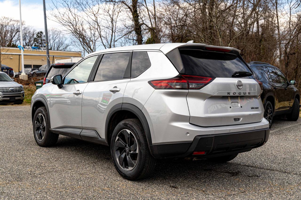 Used 2024 Nissan Rogue SV image 4