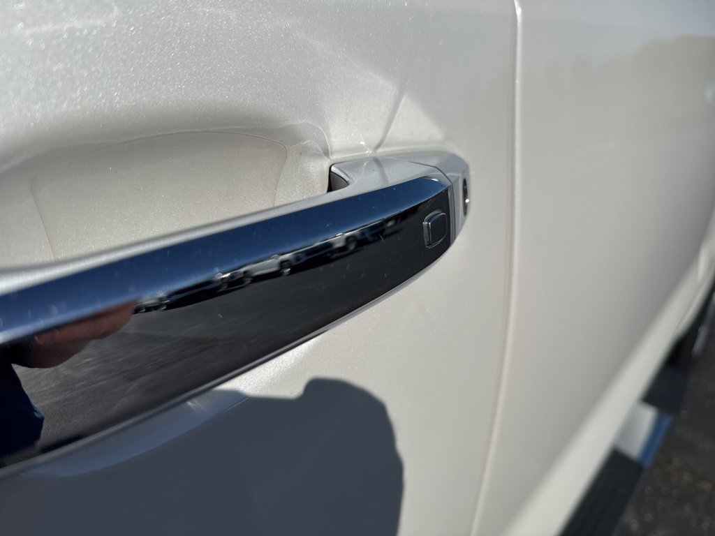 Used 2023 GMC Sierra 1500 SLT w/ SLT Premium Package image 18