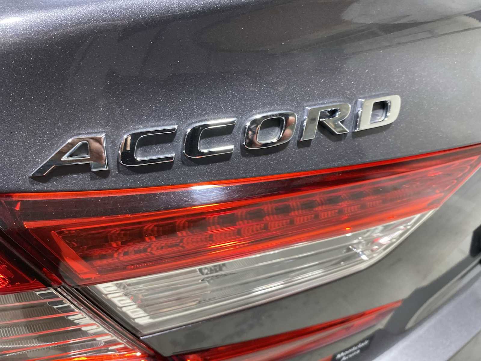 Used 2018 Honda Accord Touring image 7