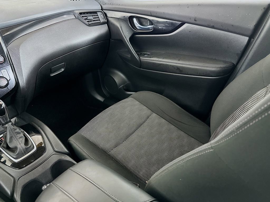 Used 2017 Nissan Rogue Sport SV w/ SV Premium Package image 30